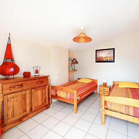 2 Bedroom Lovely In Saint-georges-de-didon Feriehus Saint-Georges-de-Didonne