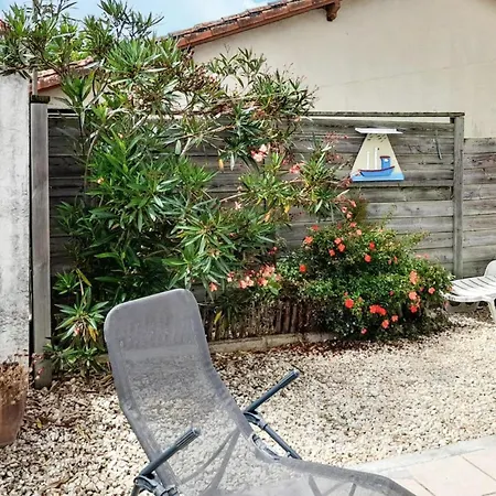 Cozy In Saint-georges-de-didon