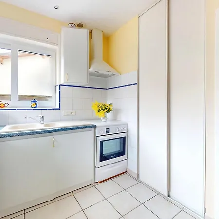 2 Bedroom Lovely In Saint-georges-de-didon Feriehus