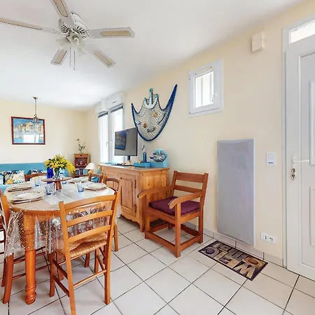 2 Bedroom Lovely In Saint-georges-de-didon Feriehus Saint-Georges-de-Didonne