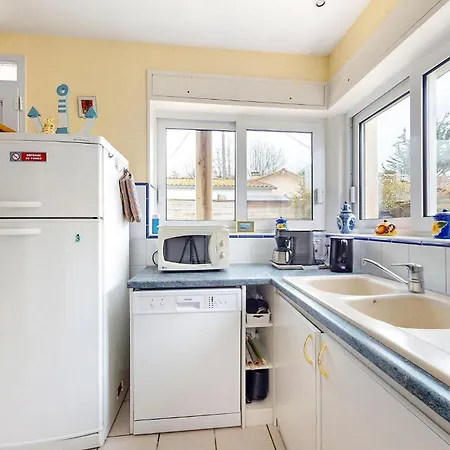 Cozy In Saint-georges-de-didon 別荘