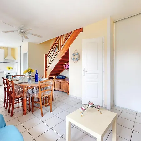 Сasa de vacaciones 2 Bedroom Gorgeous In Saint-georges-de-didon
