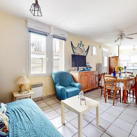 Сasa de vacaciones 2 Bedroom Gorgeous In Saint-georges-de-didon